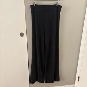 Barefoot Dreams Cozychic Lite Wide-Leg Pants in Black
Elastic waistband